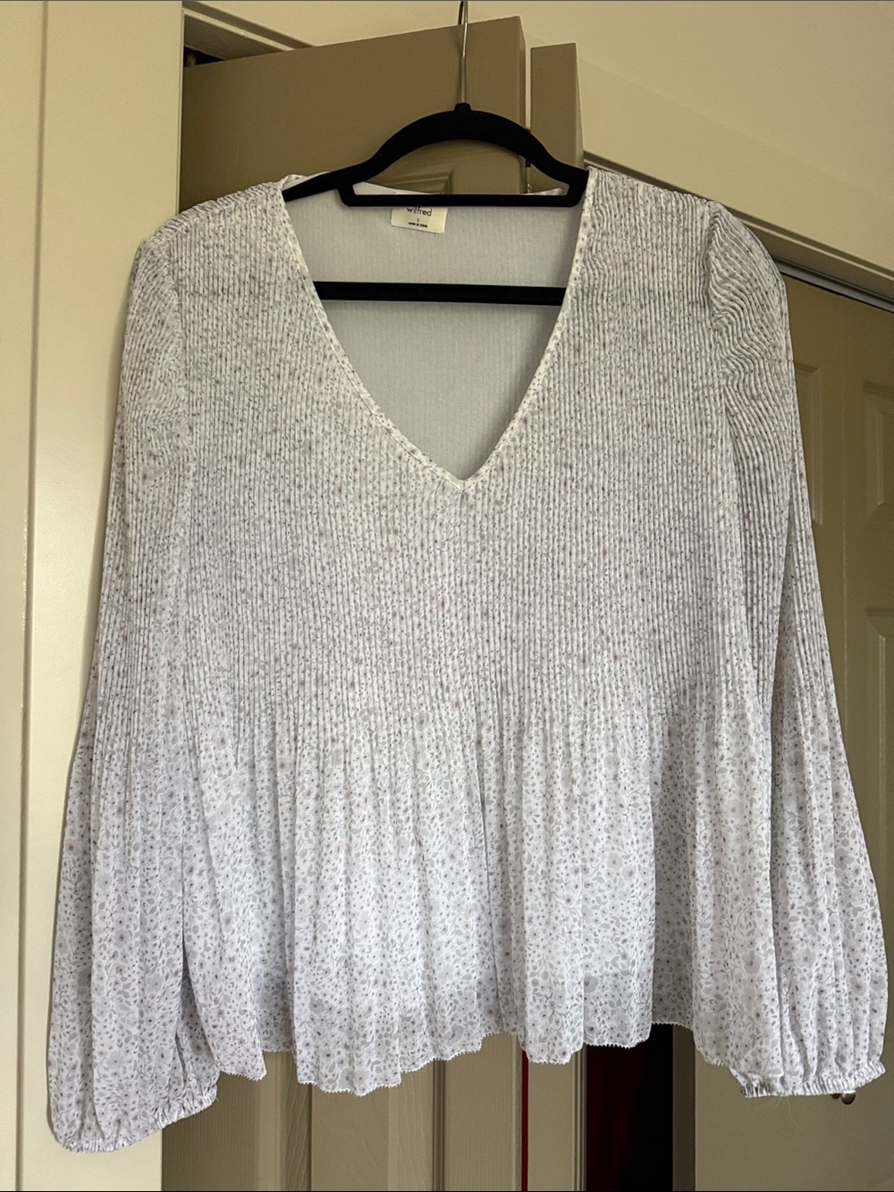 Women's V-Neck Long Sleeve Peplum Top - Light Gray Floral
